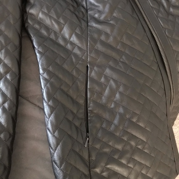 Stylish women’s leather jacket - Picture 4 of 5